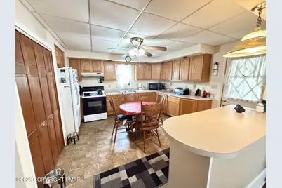  129 E Ridge Street, Coaldale, PA 18218 - Photo 10