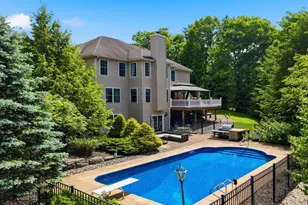 110 Mackenzie Ln, Bartonsville, PA 18321 - Photo 4