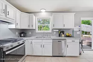 9807 Deerwood Dr, Tobyhanna, PA 18466 - Photo 8