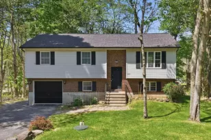 9807 Deerwood Dr, Tobyhanna, PA 18466 - Photo 2