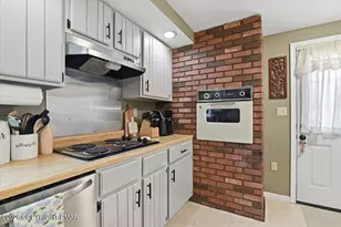 36 Deerfield Dr, Mount Pocono, PA 18344 - Photo 8