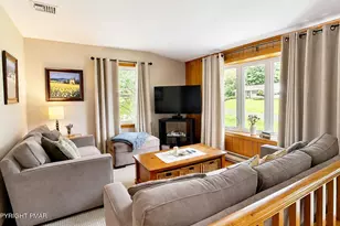 153 Mountain View Dr, Stroudsburg, PA 18360 - Photo 2