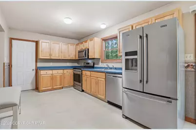  1142 Sierra Trails Drive, East Stroudsburg, PA 18302 - Photo 4