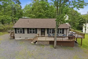 5 Chalet Ct, Lake Harmony, PA 18624 - Photo 4