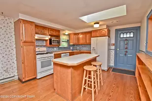 4180 Hickory Rd, Tobyhanna, PA 18466 - Photo 10