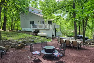 251 Dorchester Dr, Bushkill, PA 18324 - Photo 2
