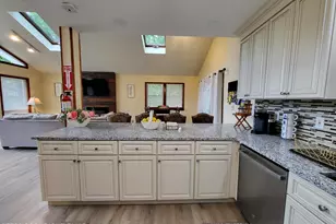 251 Dorchester Dr, Bushkill, PA 18324 - Photo 16