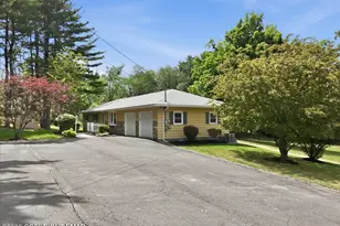 2103 Westbury Dr, Stroudsburg, PA 18360 - Photo 2