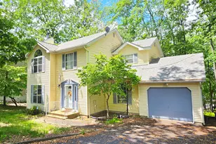 112 Plymouth Ct, Bushkill, PA 18324 - Photo 2