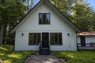 130 Sweet Briar Rd, Pocono Pines, PA 18350 - Photo 2