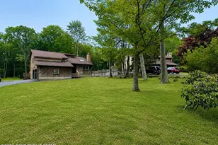 6137 Victoria Dr, Tobyhanna, PA 18466 - Photo 2
