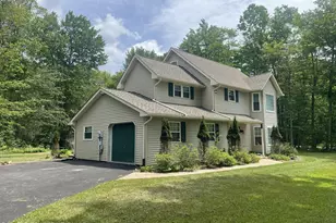 216 Annette Marie Dr, Long Pond, PA 18334 - Photo 2