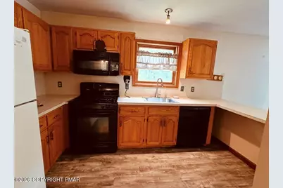  2536 Yellowstone Drive, Blakeslee, PA 18610 - Photo 6