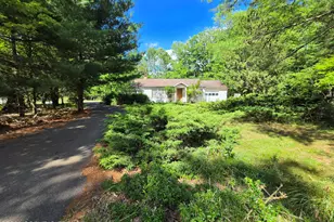 94 Chariton Dr, East Stroudsburg, PA 18301 - Photo 4