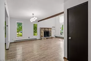 221 Somerset Dr, East Stroudsburg, PA 18301 - Photo 10