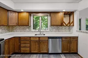 221 Somerset Dr, East Stroudsburg, PA 18301 - Photo 14