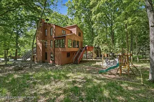 221 Somerset Dr, East Stroudsburg, PA 18301 - Photo 2