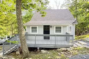 117 Clifton Dr, Bushkill, PA 18324 - Photo 1