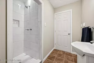 291 Berry Ln, Pocono Lake, PA 18347 - Photo 76