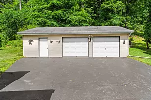 2161 Green Mountain Dr, East Stroudsburg, PA 18301 - Photo 8