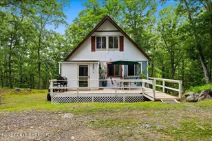133 Oxford St, Bushkill, PA 18324 - Photo 1