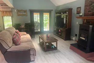 1007 Cayuga Dr, Gouldsboro, PA 18424 - Photo 2