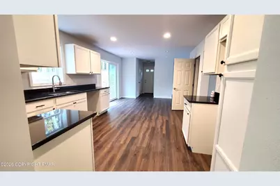  133 Mountain Dr, Greentown, PA 18426 - Photo 4