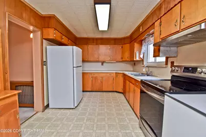  707 Garibaldi Avenue, Roseto, PA 18013 - Photo 12