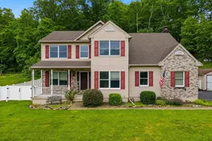 4017 Crest View Dr, Stroudsburg, PA 18360 - Photo 2