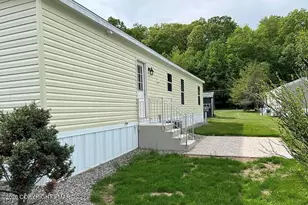 342 Upper Pmhe South Dr, East Stroudsburg, PA 18302 - Photo 2
