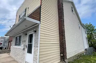 239 E Chestnut St, Hazleton, PA 18201 - Photo 2