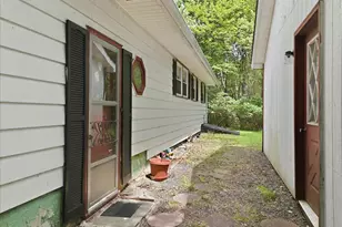 135 Blue Heron Cir, Pocono Summit, PA 18346 - Photo 10