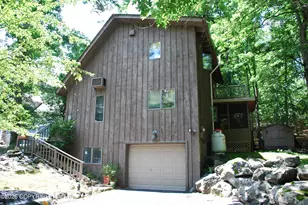 424 Saunders Dr, Bushkill, PA 18324 - Photo 1