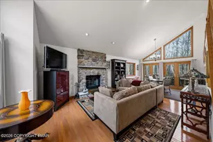 3176 Bluebird Dr, Bushkill, PA 18324 - Photo 4