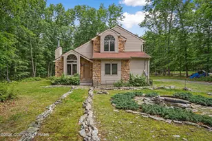 3176 Bluebird Dr, Bushkill, PA 18324 - Photo 1