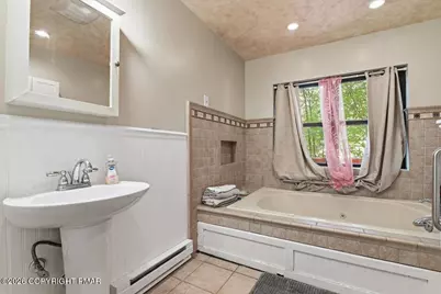  184 Cambridge Court, Bushkill, PA 18324 - Photo 12