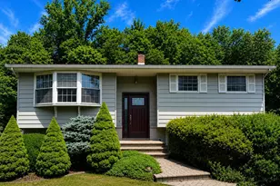 34 Parkway Dr, Stroudsburg, PA 18360 - Photo 1