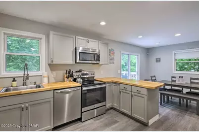  327 Country Place Drive, Tobyhanna, PA 18466 - Photo 8