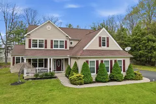 1323 Crossing Ln, Stroudsburg, PA 18360 - Photo 2