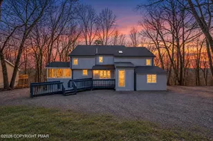 123 Banbury Dr, Bushkill, PA 18324 - Photo 1