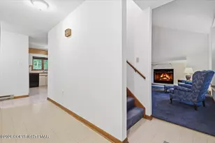 408 Long View Dr, Stroudsburg, PA 18360 - Photo 6
