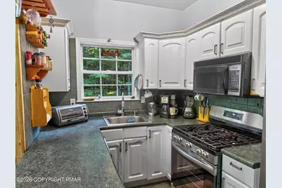 108 Resers Way, Dingmans Ferry, PA 18328 - Photo 10