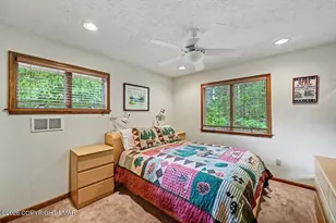 6135 Lakeview Dr, Pocono Pines, PA 18350 - Photo 26
