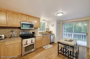 9660 Stony Hollow Dr, Tobyhanna, PA 18466 - Photo 10