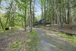 2329 Cramer Ct, Bushkill, PA 18324 - Photo 2