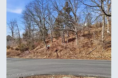  520 Edgemont Road, Stroudsburg, PA 18360 - Photo 4