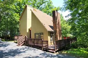 548 Clubhouse Dr, East Stroudsburg, PA 18302 - Photo 1