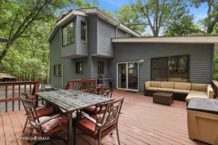 824 Clubhouse Dr, East Stroudsburg, PA 18302 - Photo 2