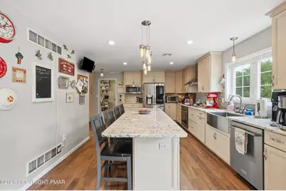  212 Ellen Court, Stroudsburg, PA 18360 - Photo 4