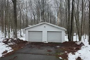 80 Woodland Dr, Moscow, PA 18444 - Photo 2